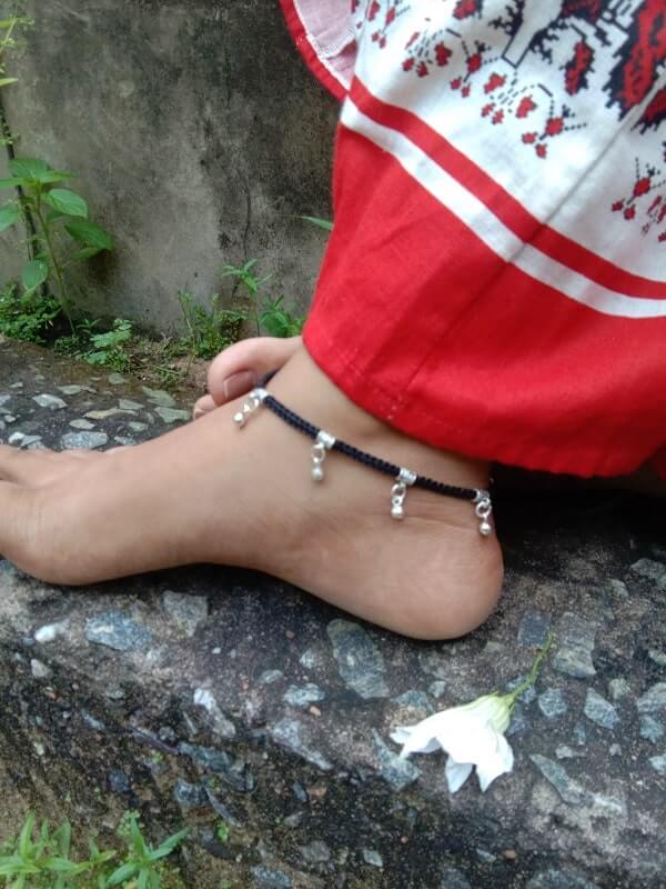 Black - Handcrafted Patwa Thread & Ghungroo Work Anklet 19