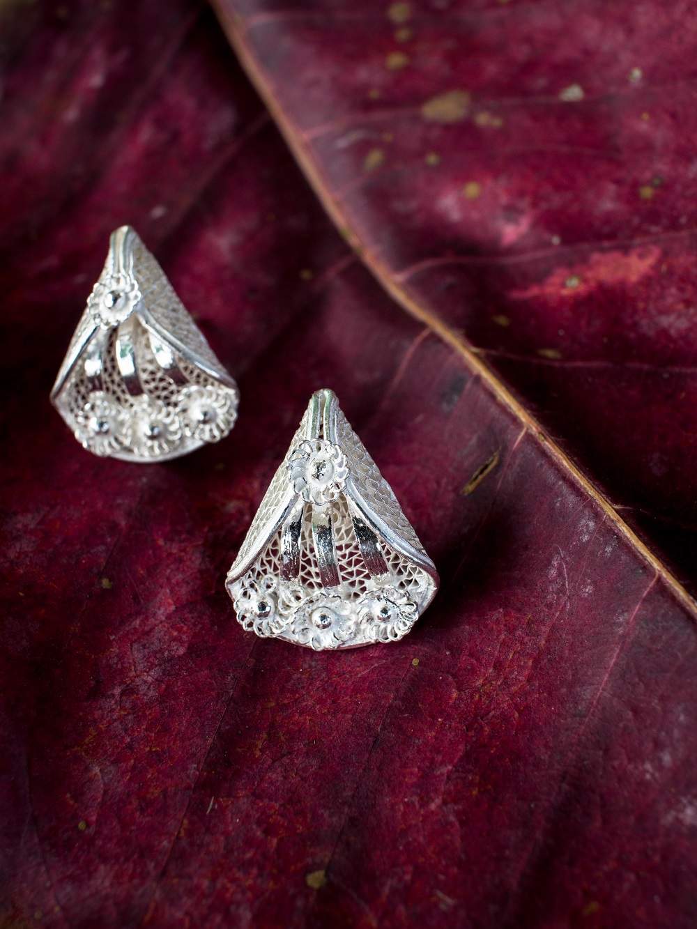 Silver Studs Online