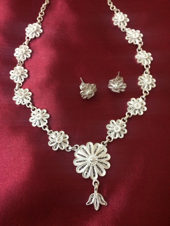 Silver jewelry necklace   