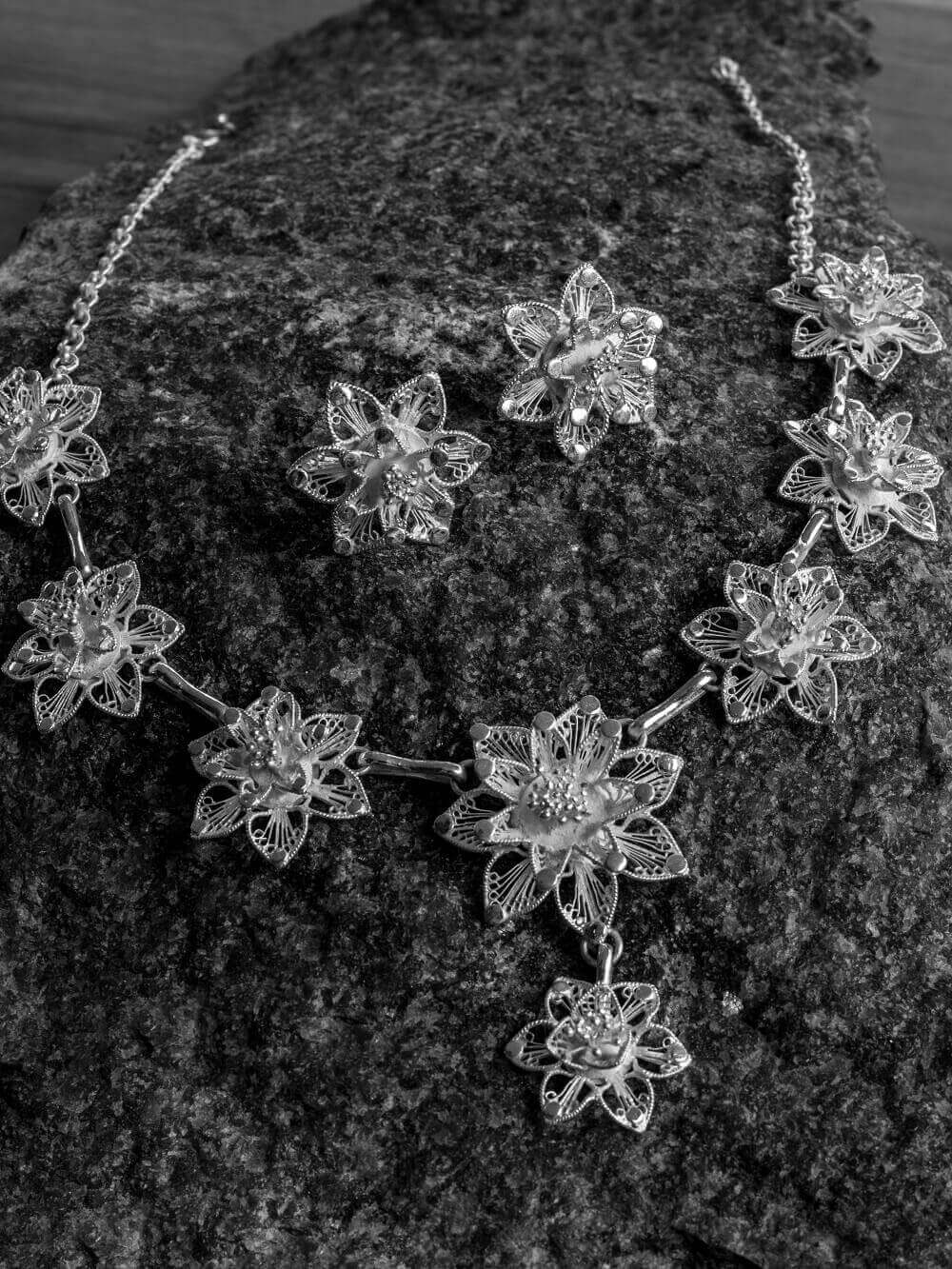 Filigree Neckace Online