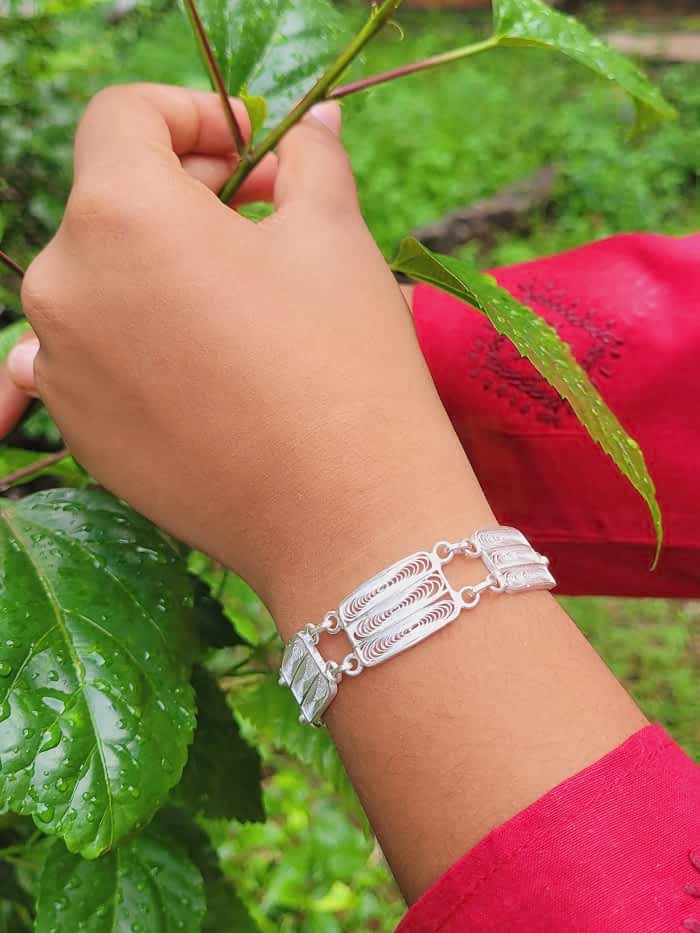 
                      
                        Discover the exquisite beauty of this handcrafted Tarakasi silver filigree bracelet by Silverlinings
                      
                    