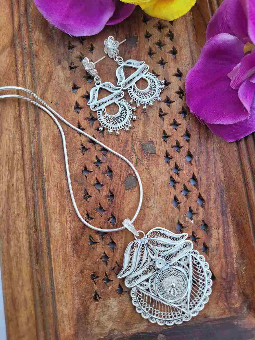 Ethnic Aura Pendant Set