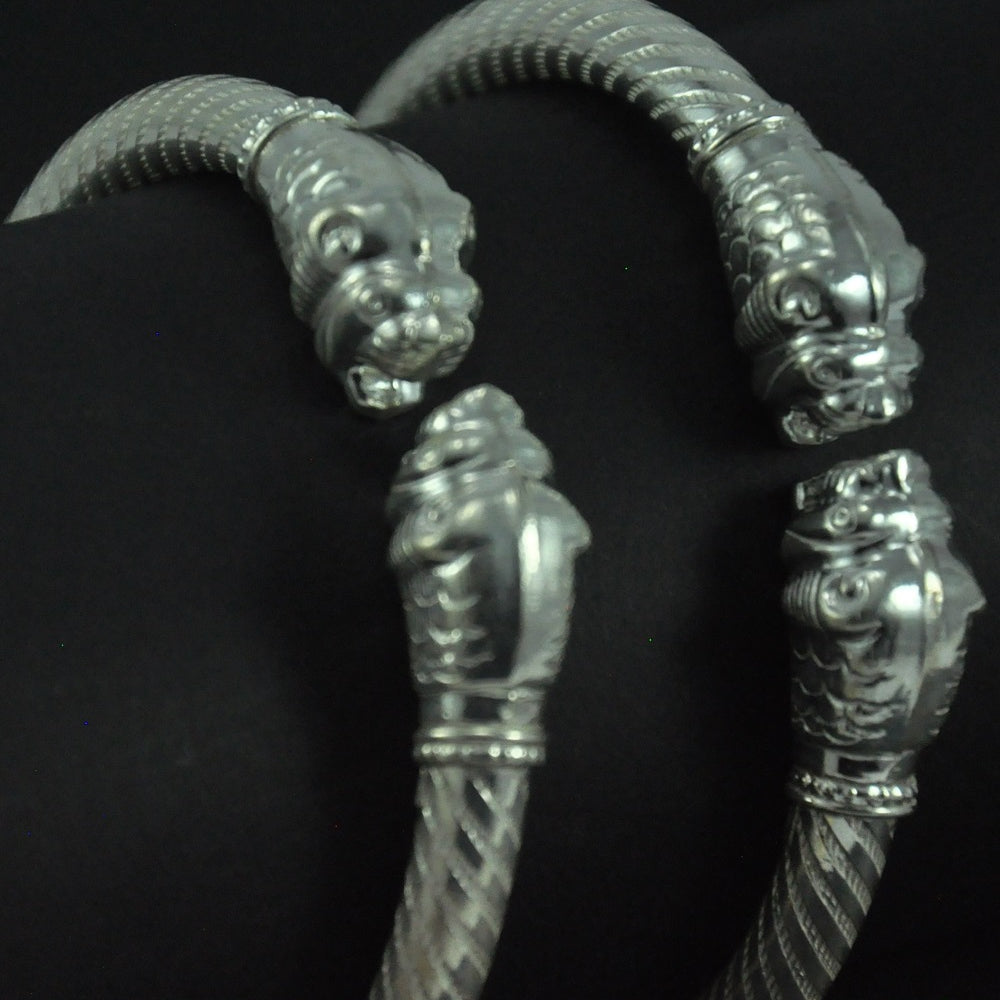 
                      
                        Traditional Kangans
                      
                    
