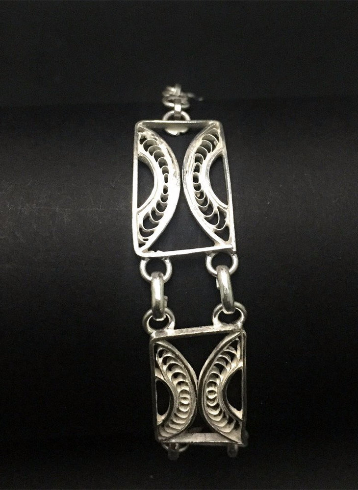 
                      
                        Silver Bracelets online
                      
                    