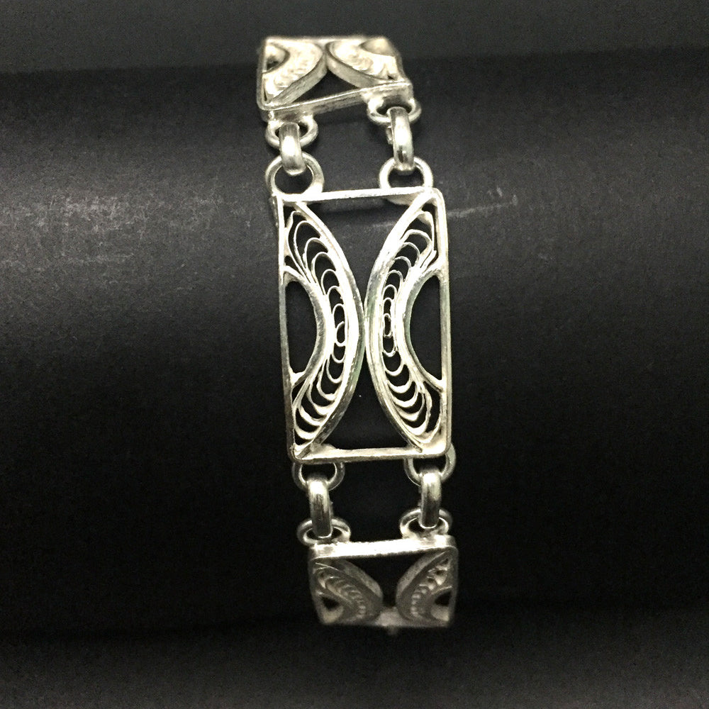 
                      
                        Silver Bracelets online
                      
                    