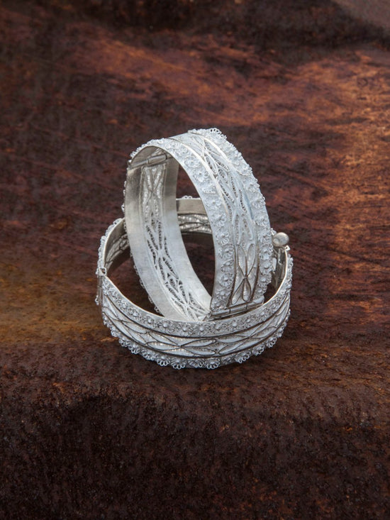 Load image into Gallery viewer, Exquisite filigree bangles
