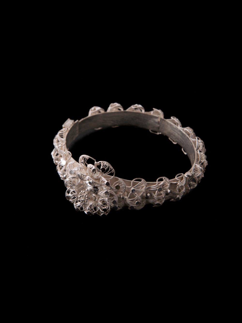 Load image into Gallery viewer, Silver Bangles for women handmade with Filigree
