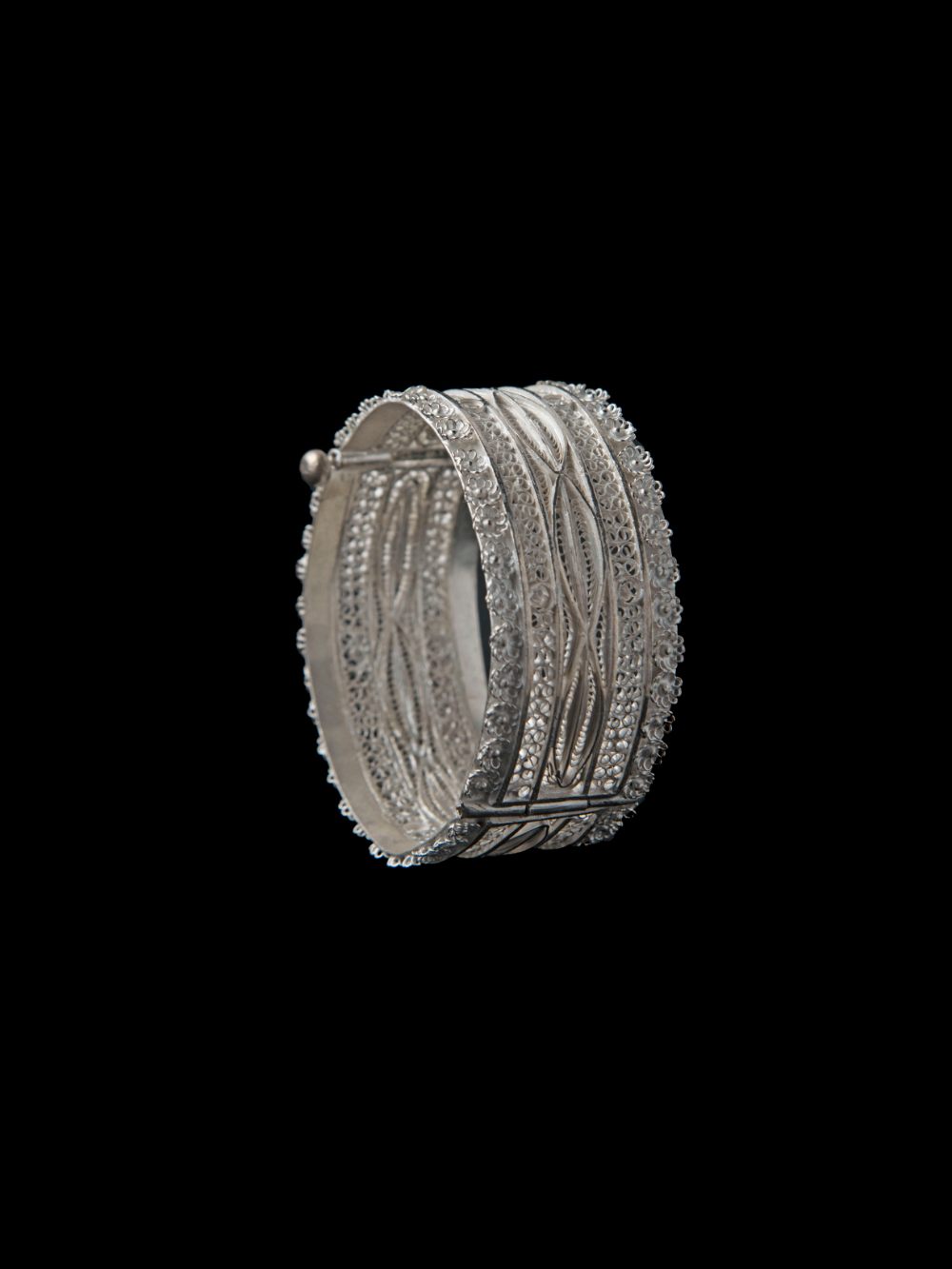 Load image into Gallery viewer, Filigree bangles
