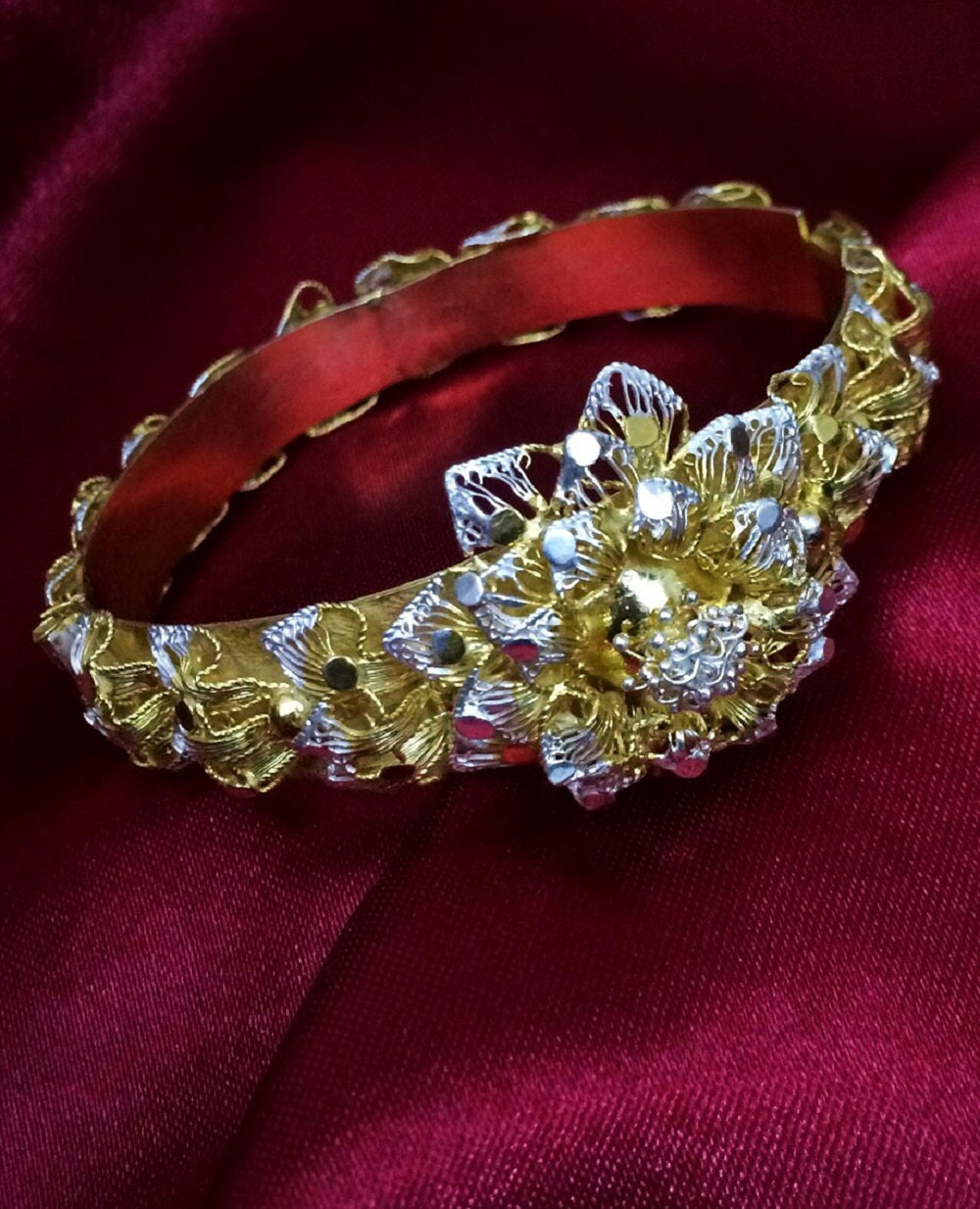 Buy Beautiful Diamond Look Simple Daily Wear Simple Gold Bracelet Designs  for Ladies