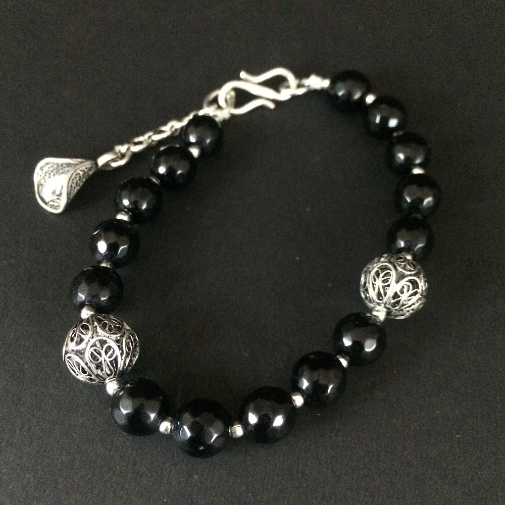 Black beads bracelet online