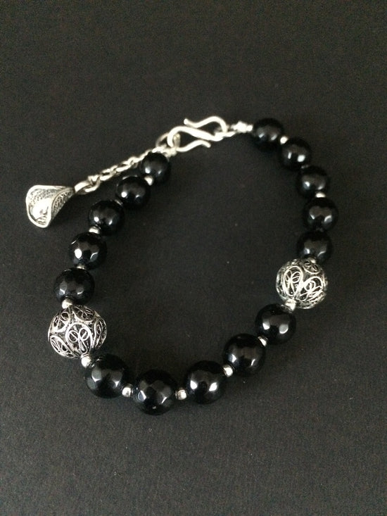 Black beads bracelet online