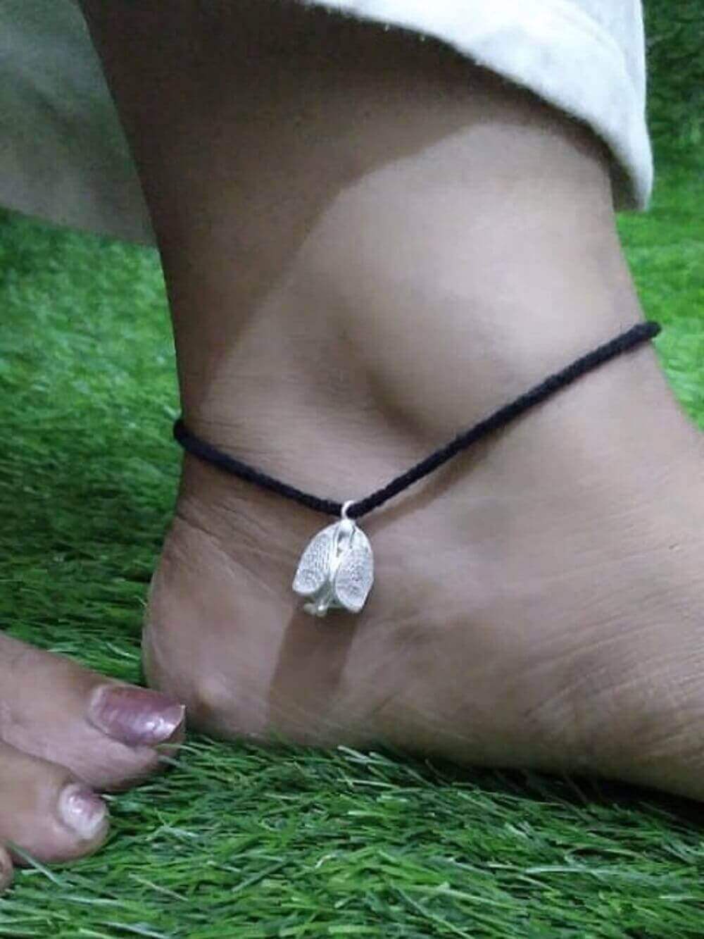 Load image into Gallery viewer, Black thread anklet

