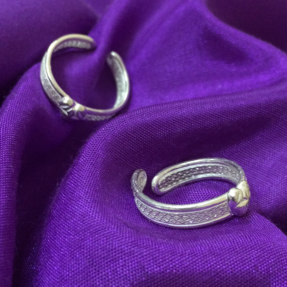 
                      
                        Silver Toe rings
                      
                    