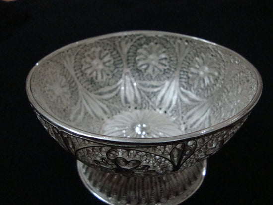 Load image into Gallery viewer, Silver set of two Bowls
