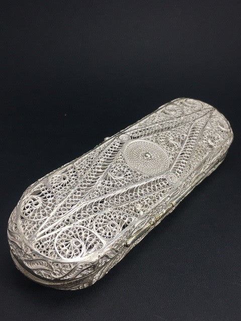 Load image into Gallery viewer, Silver Filigree Spectacle Case
