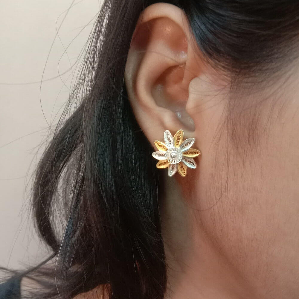 
                      
                        Golden Sunflower Pendant
                      
                    