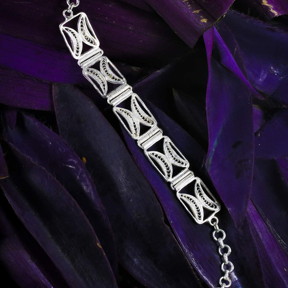 
                      
                        Silver Bracelets online
                      
                    