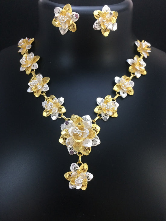 Load image into Gallery viewer, Golden Necklace India online        
