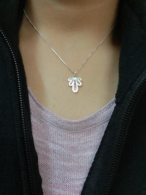 
                      
                        Pendant Middle Finger
                      
                    