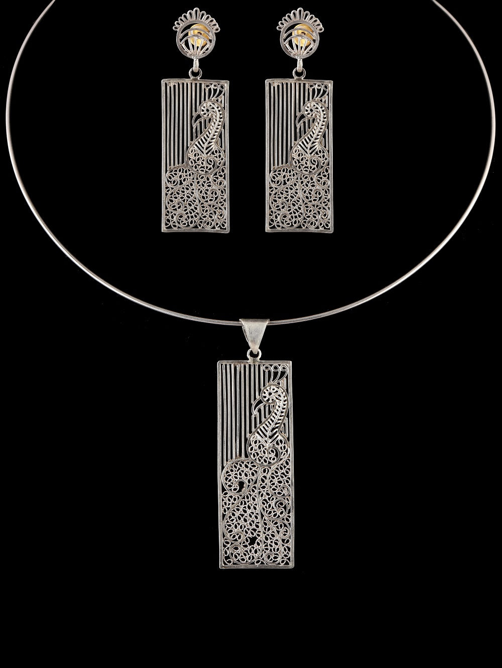 Load image into Gallery viewer, Morni Earrings and Pendant Set
