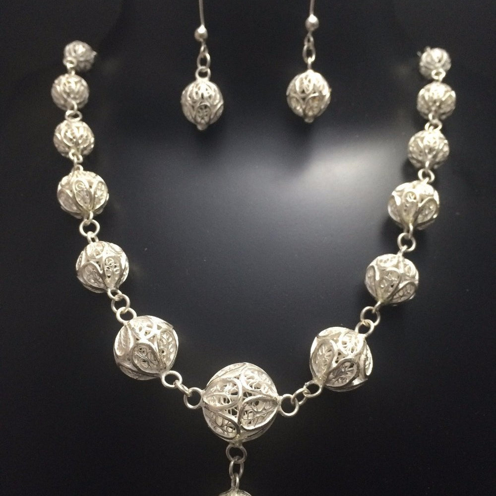 
                      
                        Silver Necklace set
                      
                    