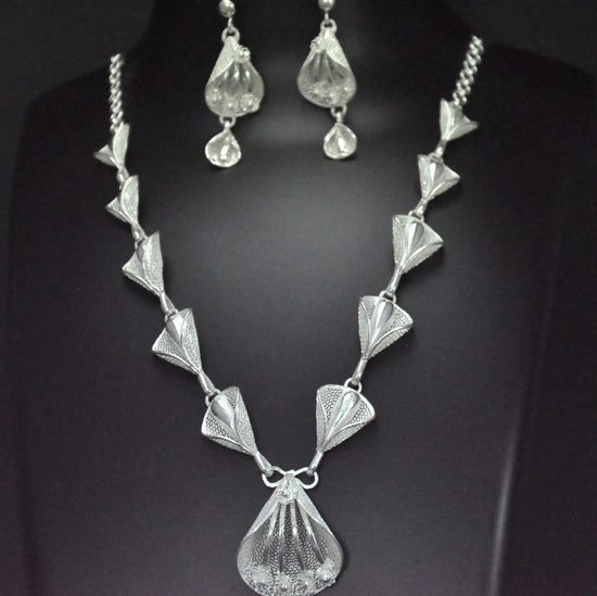 Share more than 133 silver necklace with earrings best