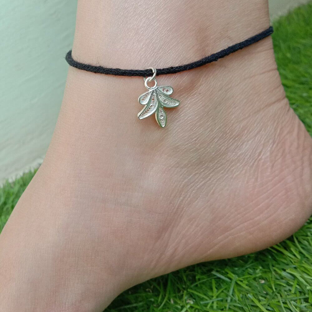 
                      
                        Leaf Nazarbattu
                      
                    