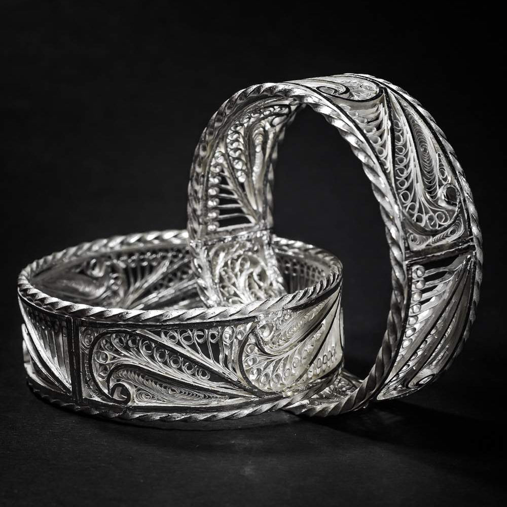 
                      
                        issi Bangles       
                      
                    