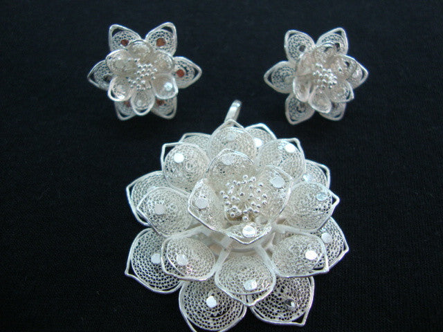 
                      
                        Silver Pendant set
                      
                    