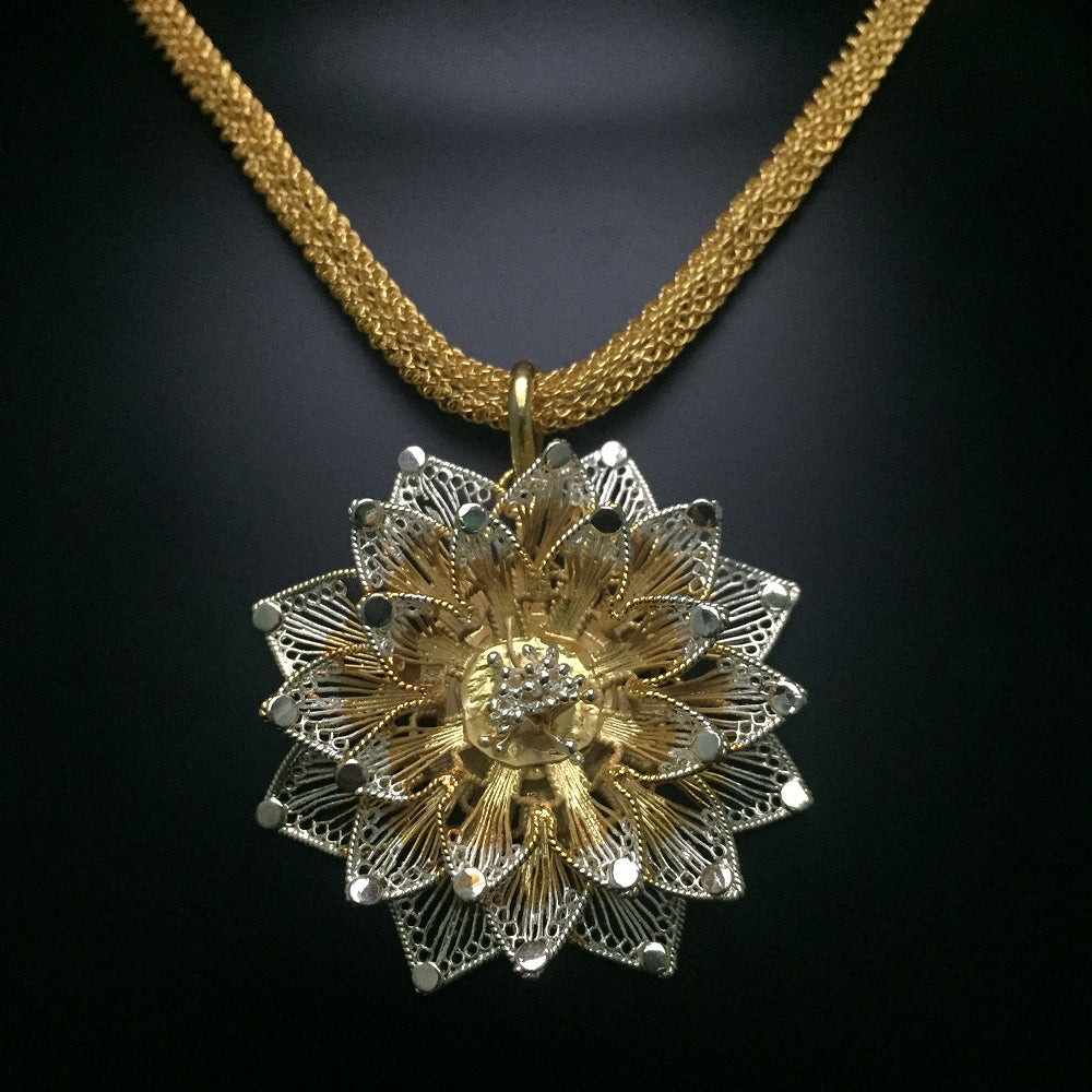 
                      
                        Silver Pendant set
                      
                    