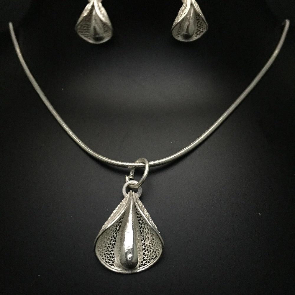 
                      
                        Silver Pendant sets
                      
                    