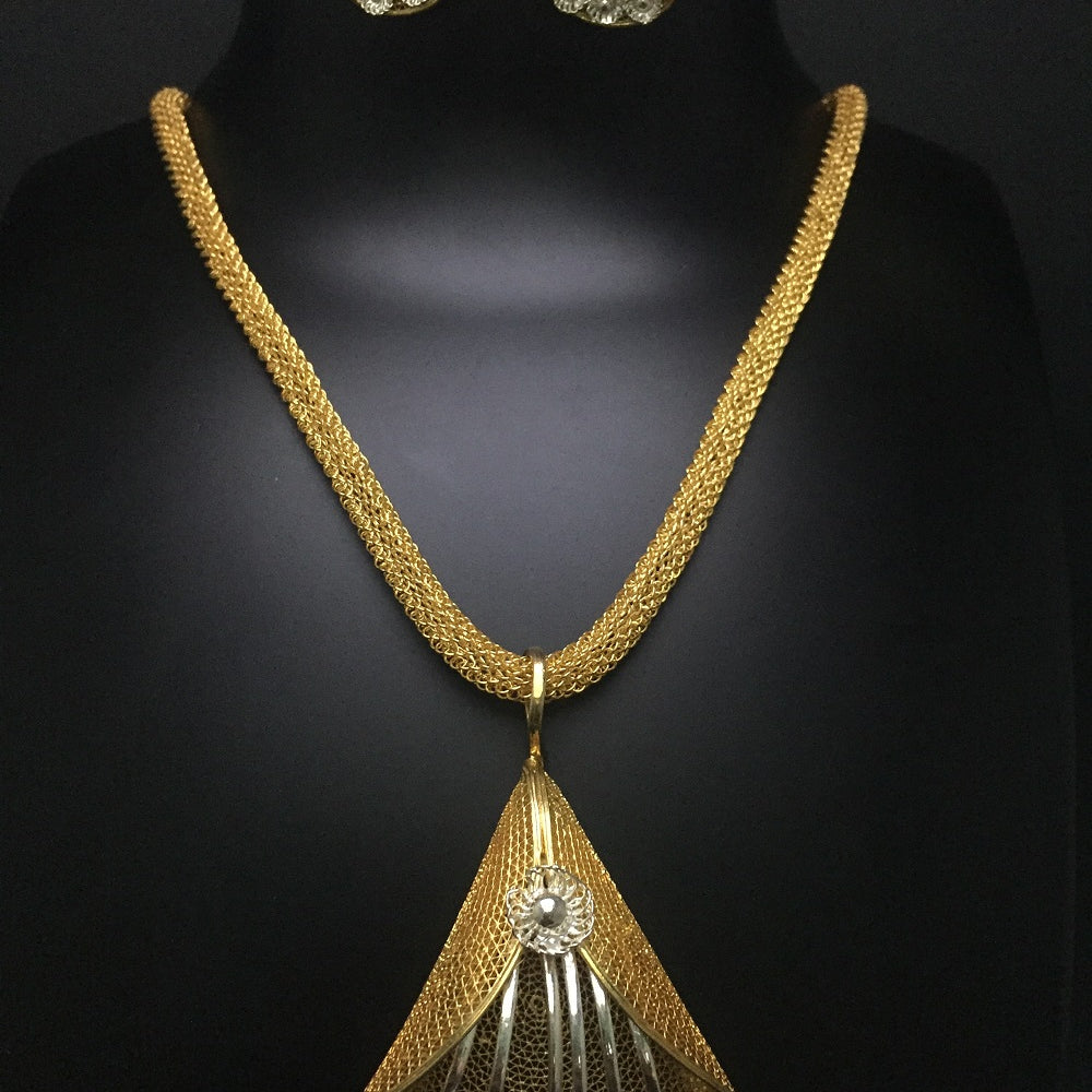 
                      
                        Silver Pendant set
                      
                    