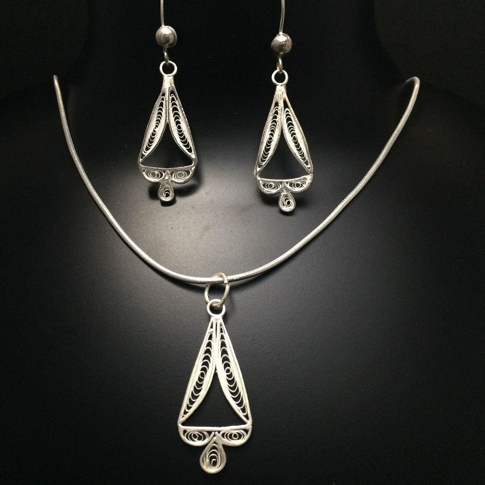 
                      
                        Silver Pendant set
                      
                    