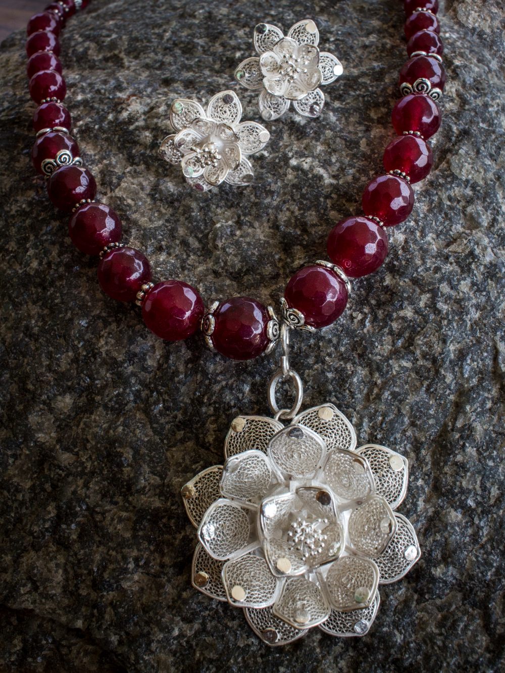 Filigree with stones