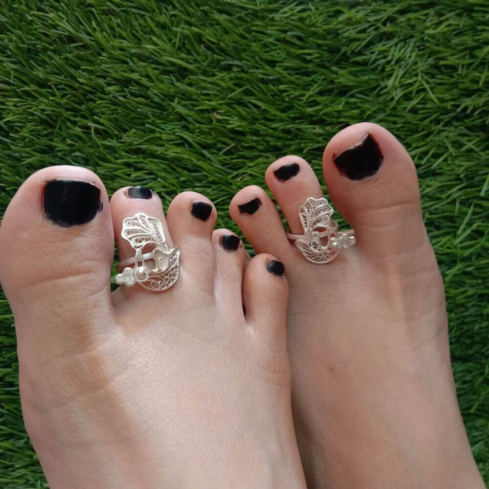 
                      
                        Peacock Toe Rings
                      
                    