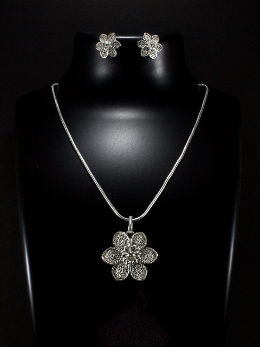 Danish Modern Silver Leaf & Flower Necklace – Gem Set Love