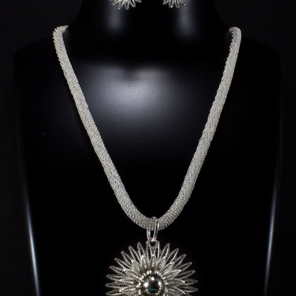 
                      
                        Amazing pendant
                      
                    