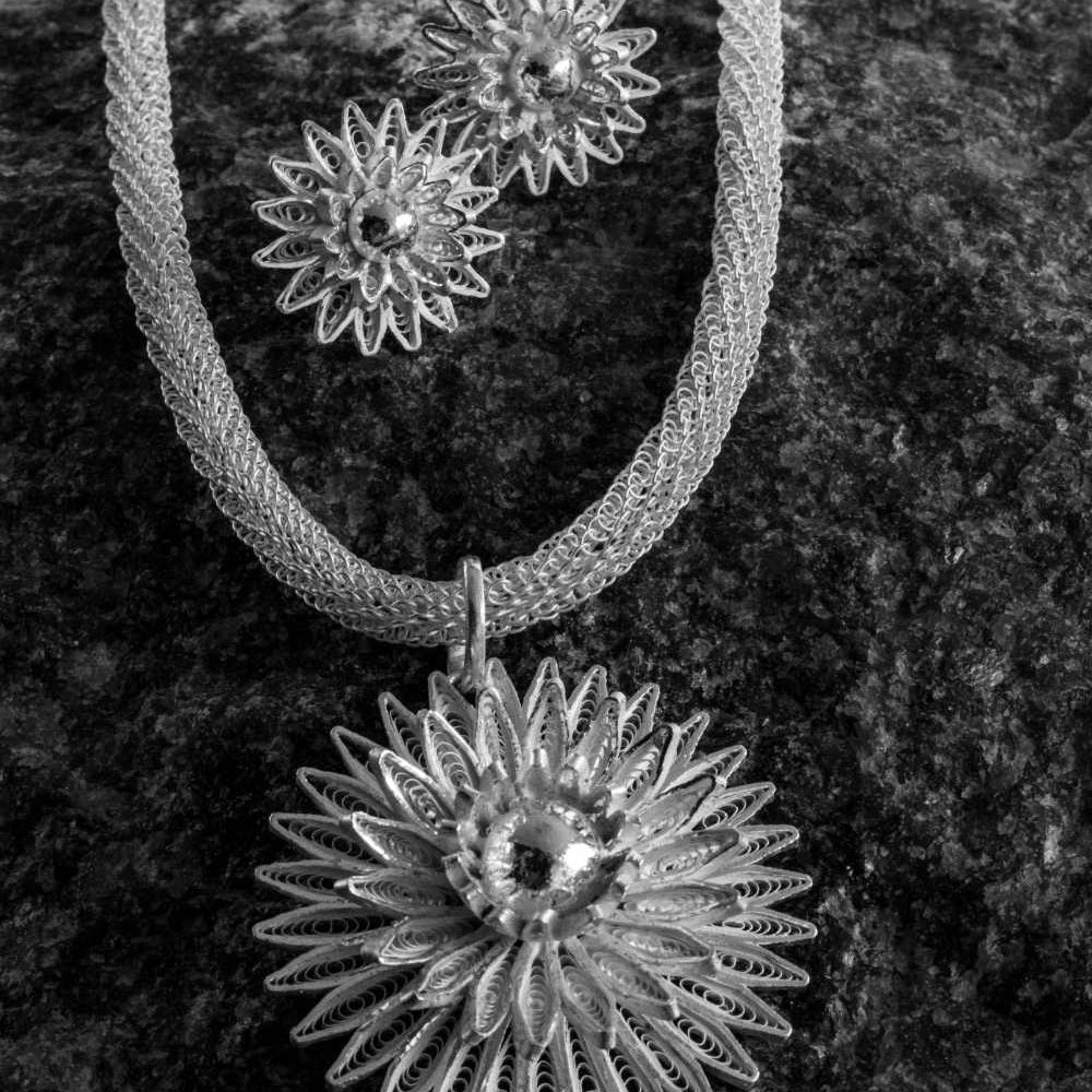 
                      
                        Amazing pendant
                      
                    