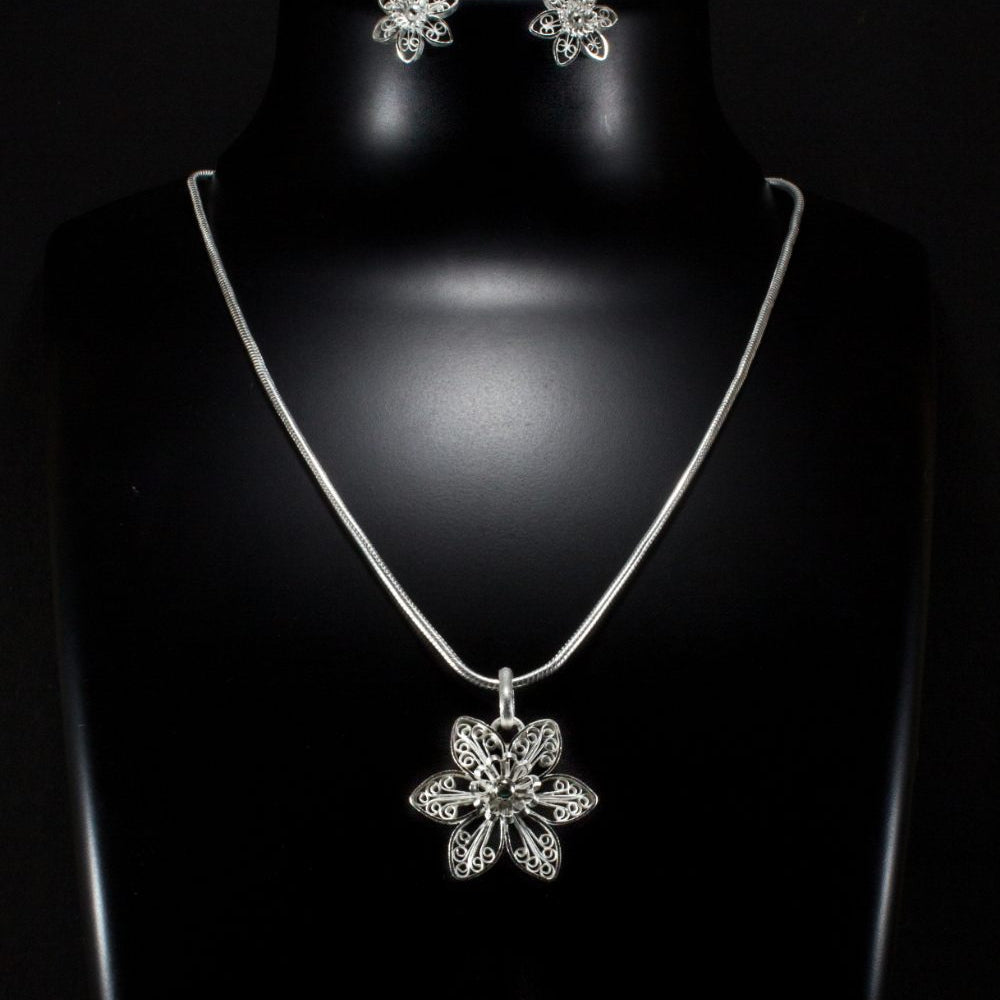 
                      
                        Flower pendant
                      
                    