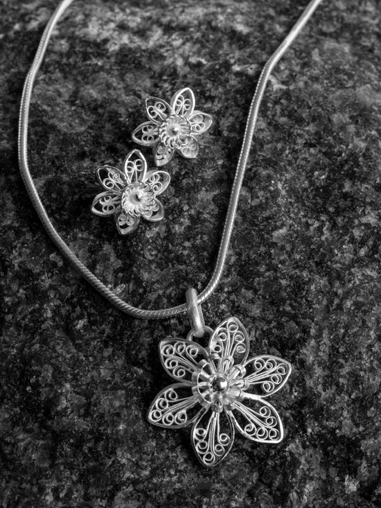Flower pendant