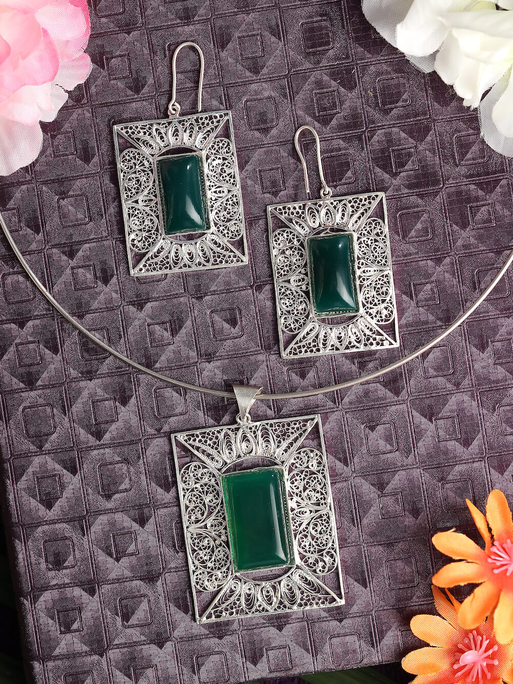 Load image into Gallery viewer, Green Agate Earrings and Pendant Set
