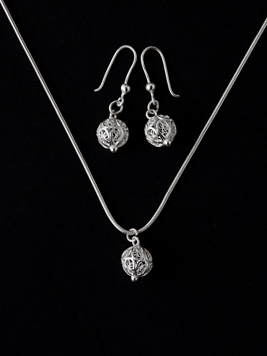 Load image into Gallery viewer, Silver Filigree Pendants online for women | handmade with filigree
