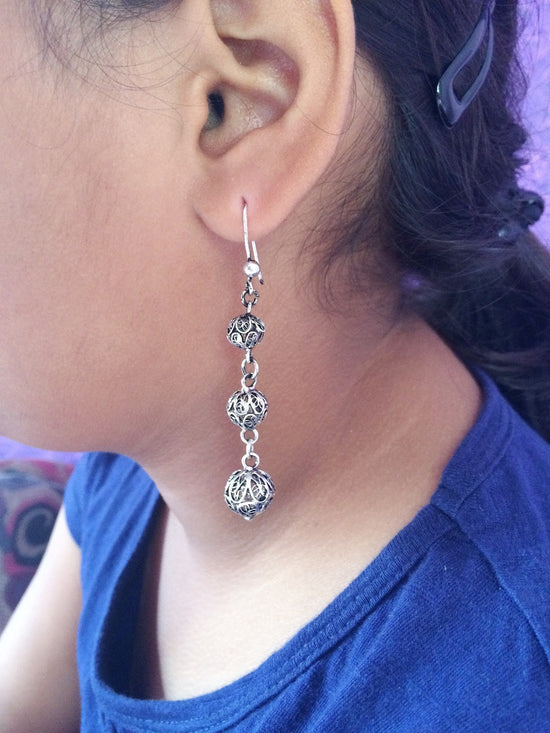 Load image into Gallery viewer, Silver Filigree oxidised earrings       
