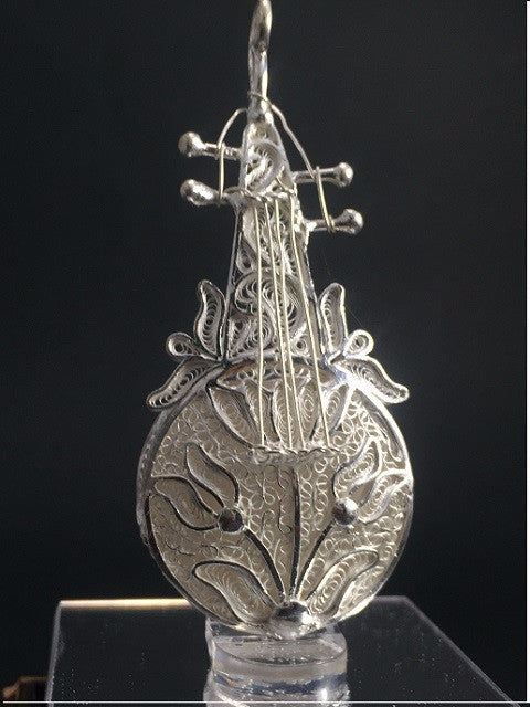 Load image into Gallery viewer, Silver Filigree Violin
