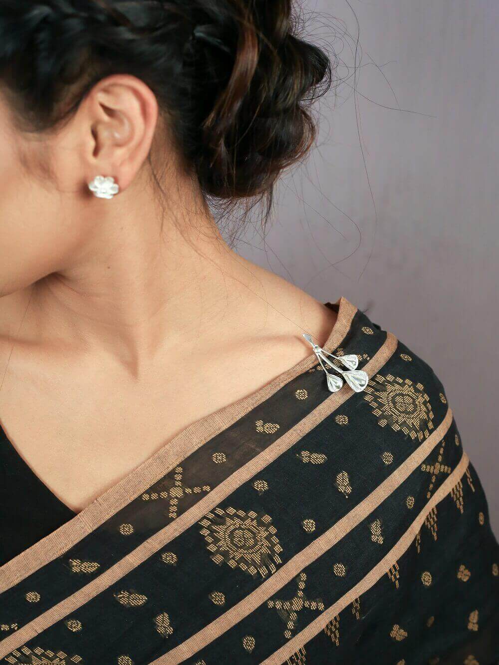 Saree shoulder brooch discount