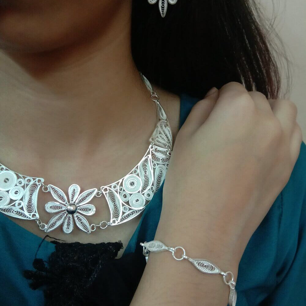 
                      
                        Choker designs 
                      
                    