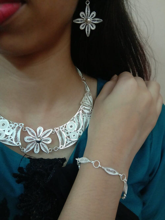 Load image into Gallery viewer, Choker designs 
