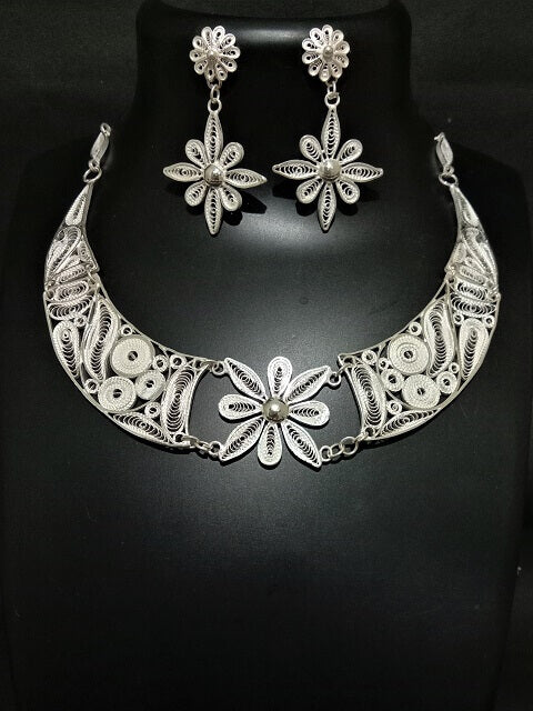 Load image into Gallery viewer, Silver Choker Filigree
