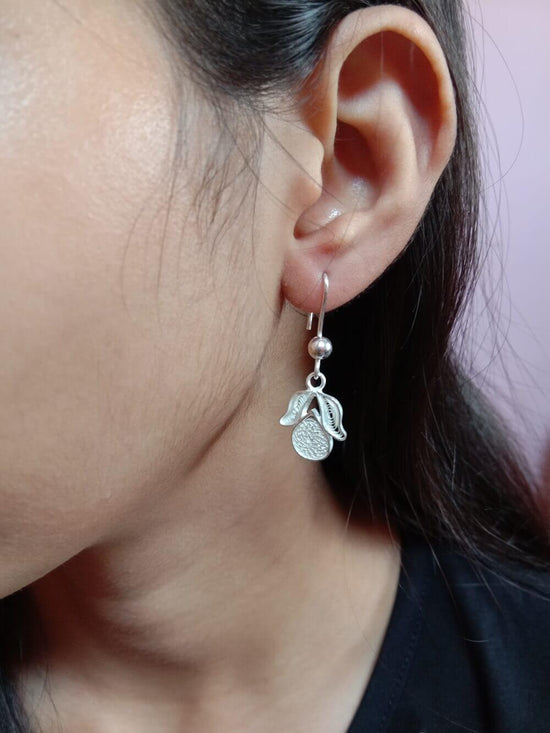 Load image into Gallery viewer, Tulip Silver Earrings
