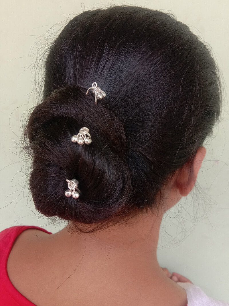 French pin bun hairstyle 💖✨ French pin @mykitsch Hair comb @wearesilkie  #hairpin #hairtrends #hairinspo #simplehairstyles #easy... | Instagram
